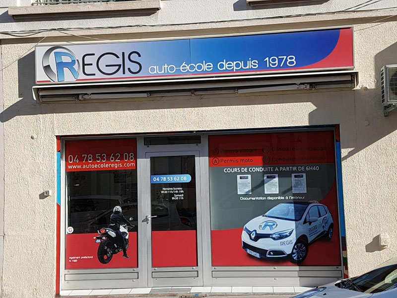 Code de la route, Écully